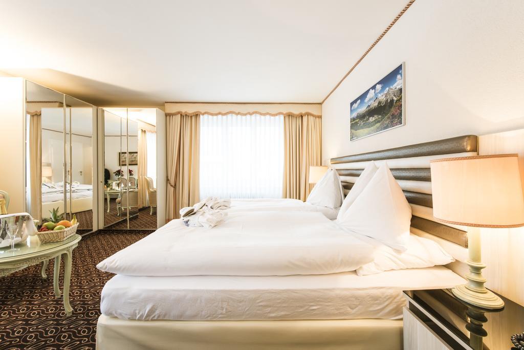 Posthotel Holiday Villa อาโรซา ภายนอก รูปภาพ