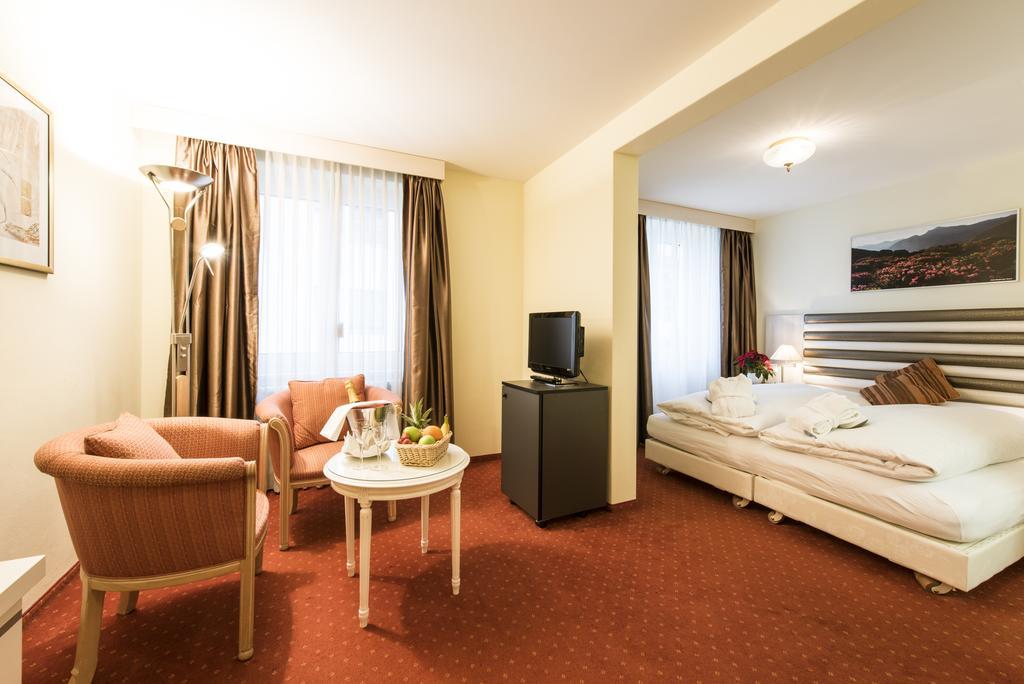 Posthotel Holiday Villa อาโรซา ภายนอก รูปภาพ