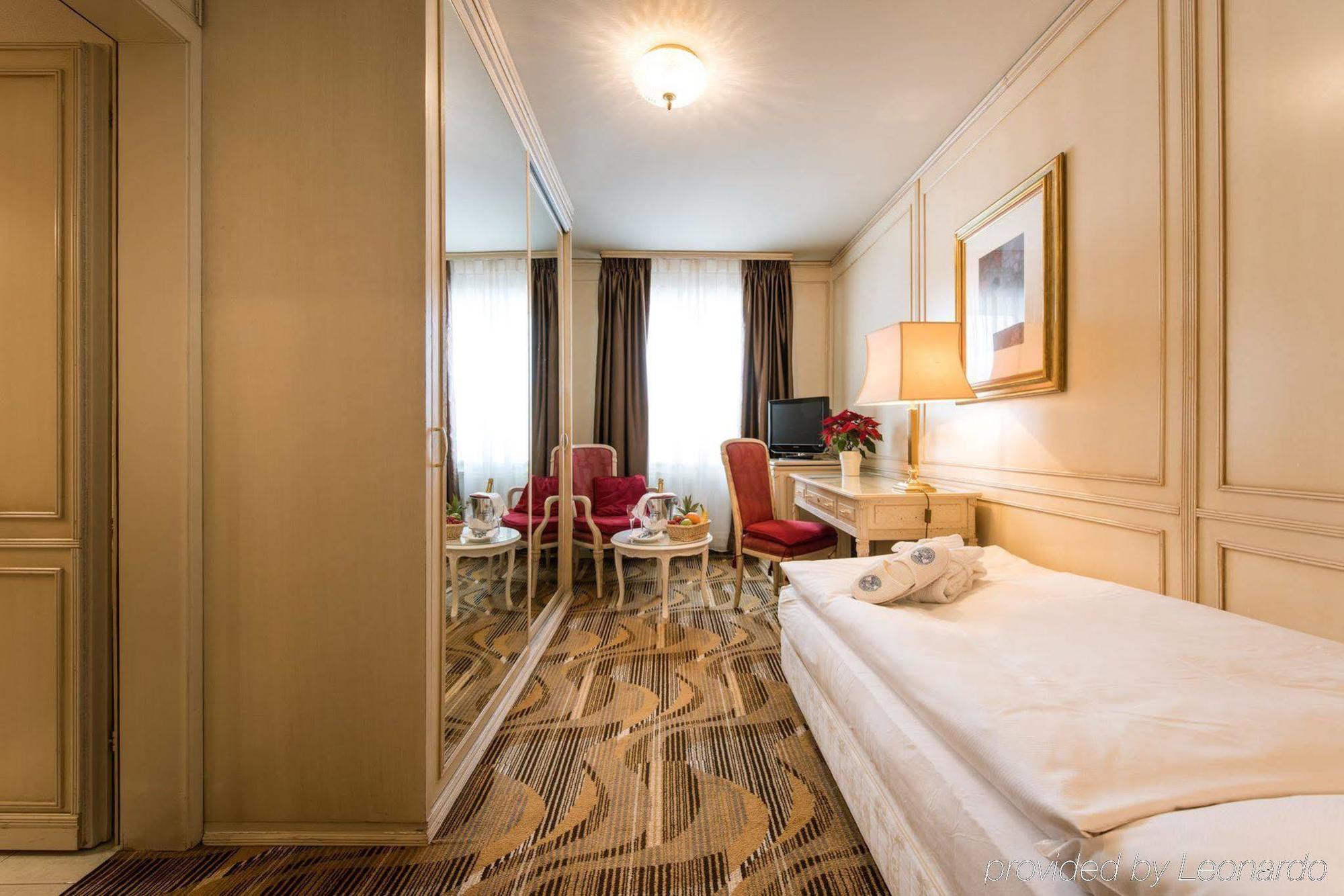 Posthotel Holiday Villa อาโรซา ภายนอก รูปภาพ